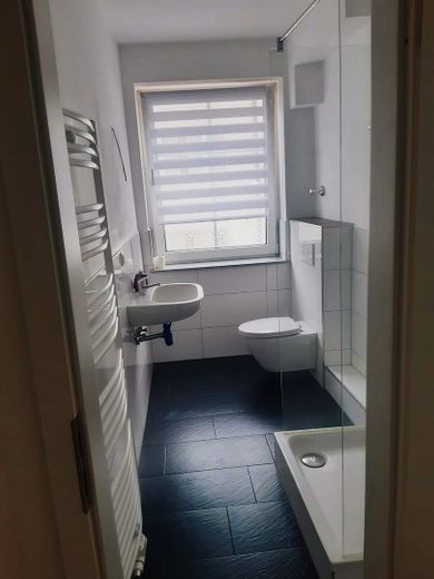 100 m² Wohnkomfort mitten in Hagen – 4 Zimmer, 2 Bäder & hochwertige Nobilia-Küche – Bad 1