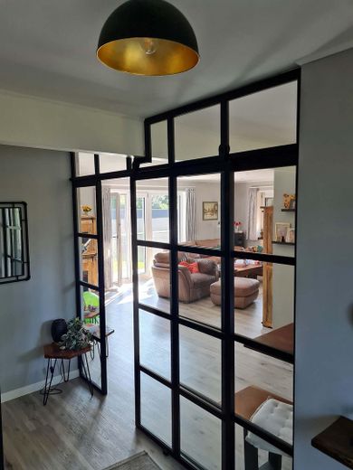 Glaswand mit Schiebetür