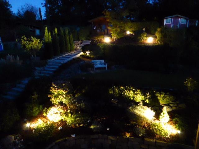 Skrajny dom szeregowy w architekturze split-level, wszystko oprócz zwyczajności! – Abendstimmung