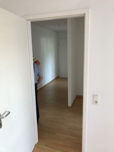 Vivir rodeado de naturaleza en el centro de Berlín | Amplio piso de 2 habitaciones con balcón y plaza de garaje subterráneo | sin comisión – Foto 9