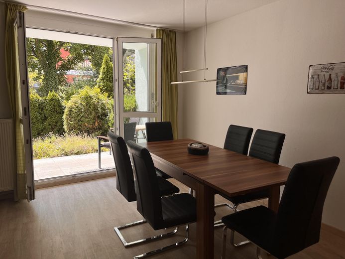 No commission: Well-laid-out 68 m2 ground floor apartment with terrace in a prime location – Blick nach draußen