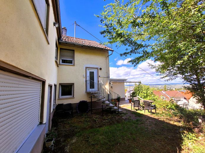 Maison plurifamiliale avec grand terrain dans un emplacement privilégié à Bad Kreuznach Süd – 4 EG Wohnung