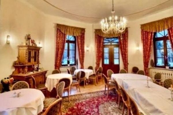Lugar para eventos en el castillo Waldrogäsen cerca de Burg 
Lugar único para eventos en castillo | hasta 100 pers. |