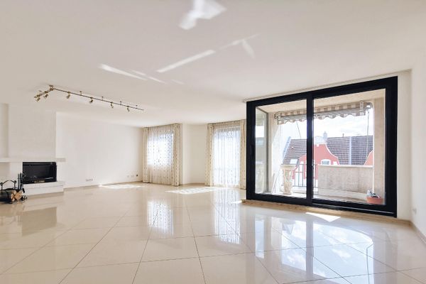 Moderne 3-Zimmer-Wohnung mit zwei Balkonen, Keller und Garagenstellplatz in Düsseldorf-Benrath