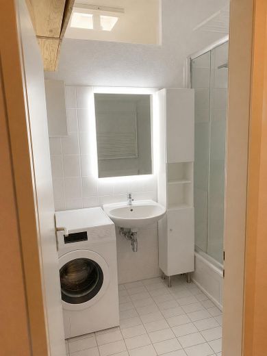 Encantador piso antiguo de 3 habitaciones – Gäste Bad