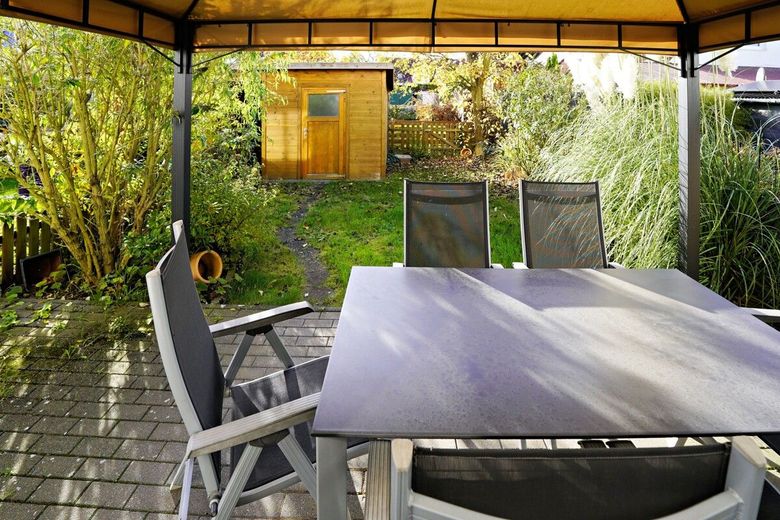Sofort verfügbar: Gut geschnittenes Reihenmittelhaus in Langenhagen - Kaltenweide zu verkaufen! – Ausblick Terrasse