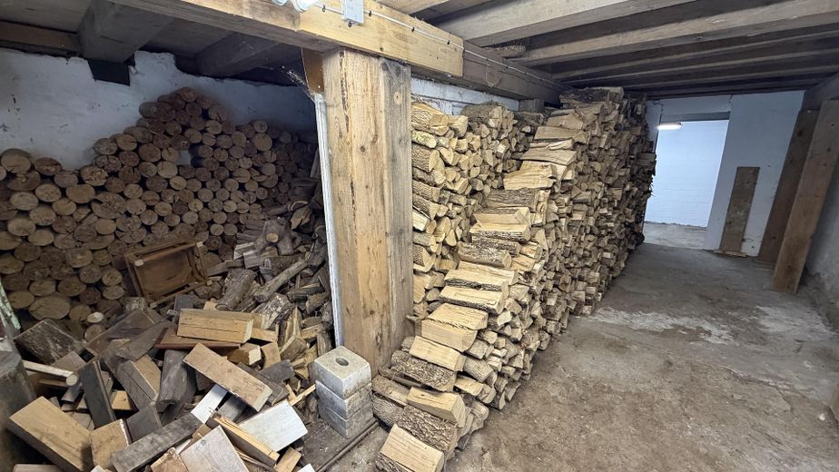 Resthof mit Nebengebäude und bebauugsfähigem Grundstück – Holzlager