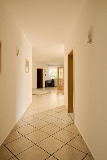 Großzügiges Einfamilienhaus auf traumhaft schönem Grundstück – Flur
