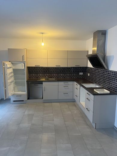 Spacious 5-room maisonette apartment in Neuburg an der Donau – Einbauküche