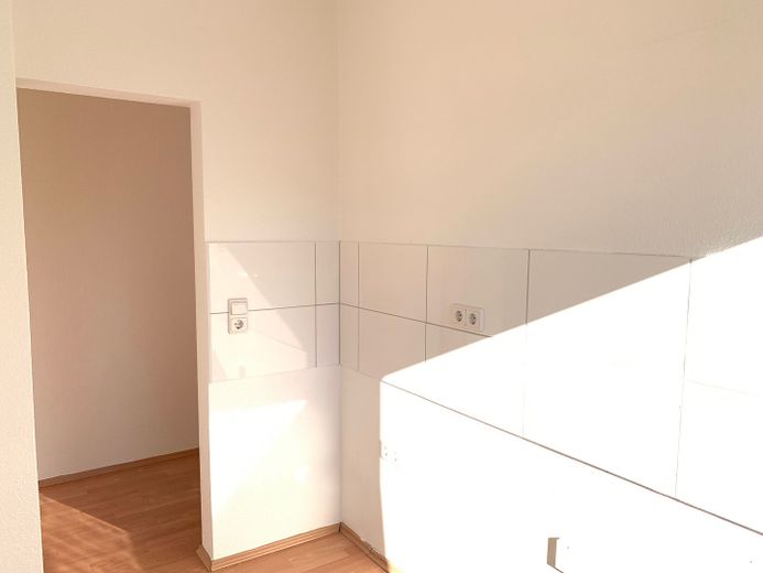 Schöne helle 2,5-Zimmerwohnung mit neuem Tageslichtduschbad und Süd-Westbalkon – Küche