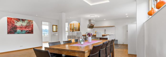Arrive & Feel at Home on the Rotenbühl – 142 m² with Green Views – Wohn- und Essbereich