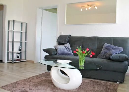 Kapitalanlage - 2 ZW mit Balkon, Einbauküche u. TG-Stellplatz in Waiblingen – Wohnzimmer
