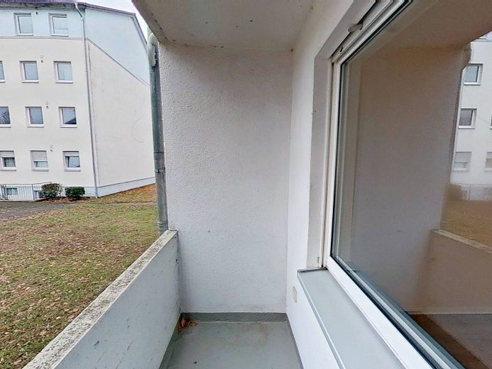 TRASFERITEVI SUBITO E RISPARMIATE: moderno appartamento di 3 locali con bagno con luce naturale e ampio BALCONE – Balkon