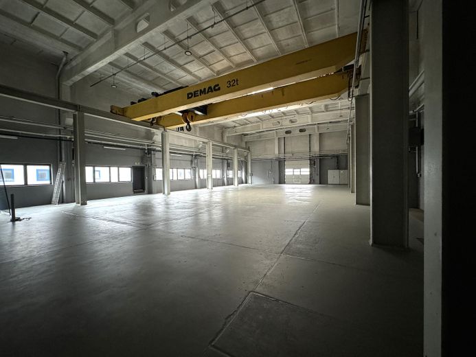 Spazi di magazzino, officina e produzione in affitto – Halle