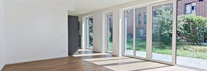 Habiter moderne sur deux niveaux : élégant appartement en duplex avec jardin privatif à Rissen – Ansicht I: Wohn- und Esszimmer