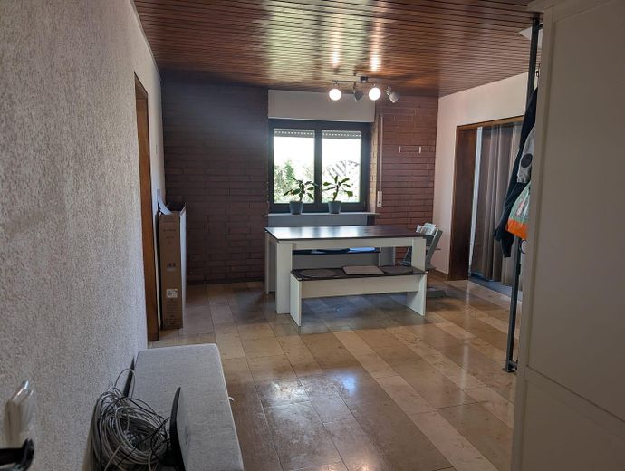 Gepflegte 6 Zimmer 152 qm DDH mit Garage und Garten in 91088 Bubenreuth – Essbereich