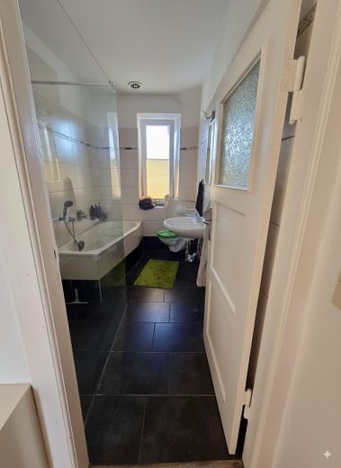 Bonito apartamento de 1 habitación con balcón y cocina en Luckenwalde – Badezimmer