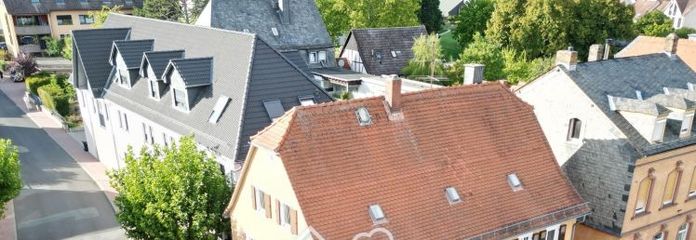 Former council/school building, listed apartment building in Friedrichsdorf