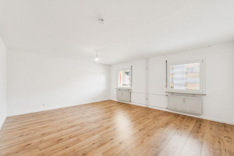 Erstbezug nach Kernsanierung: 2,5-Zi.-Wohnung mit Balkon und TG-Stellplatz (+Aufzug) – Schlafzimmer