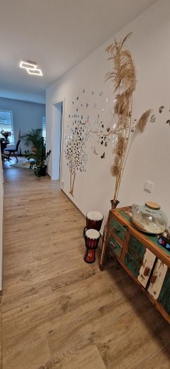 B09 Flur Richtung Wohnzimmer