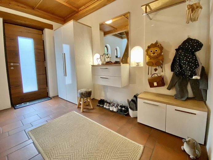 Maison individuelle avec appartement indépendant et vue dégagée *sans commission* – Eingangsbereich