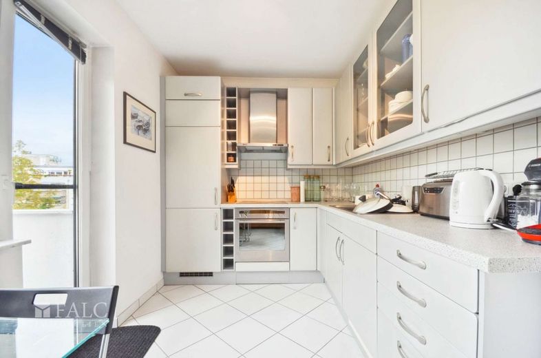 Gepflegte Wohnung mit zwei Balkonen! – Küche