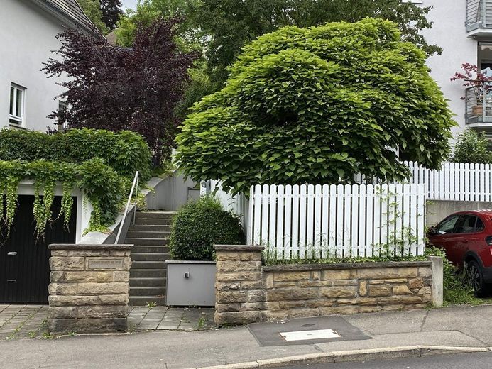Rarität: 2-Zi.-Gartenwohnung mit Kfz-Stpl. in Toplage (inkl. Einbauküche) – Foto 2