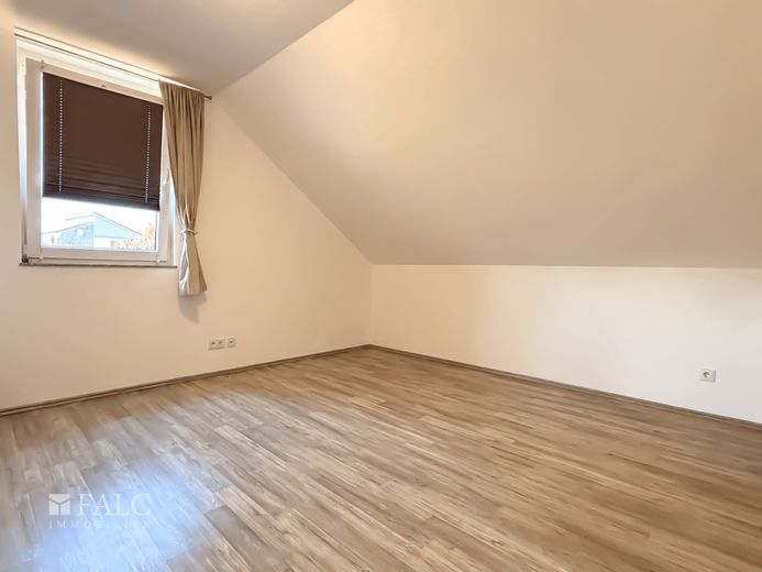 Hell. Offen. Energieeffizient. KfW-40-Wohnung mit sonniger Terrasse und Garage – Schlafzimmer 1 - Bild 1