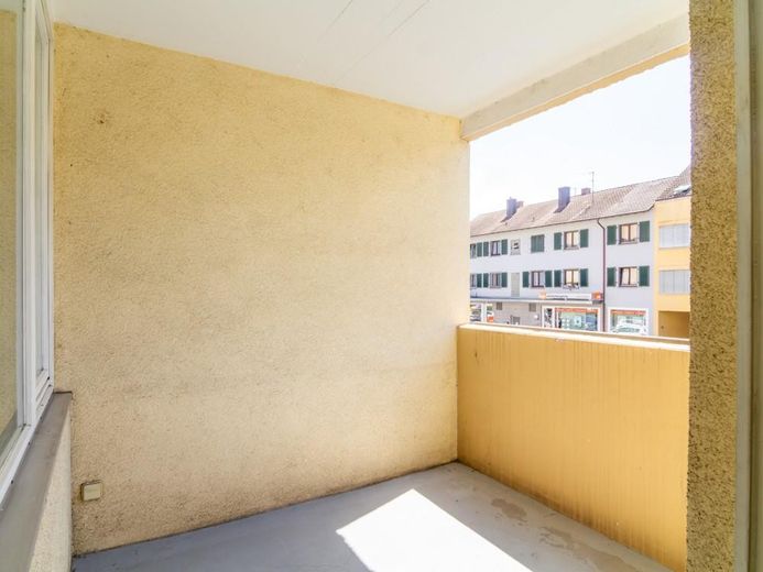 Erstbezug nach Kernsanierung: 2,5-Zi.-Wohnung mit Balkon und TG-Stellplatz (+Aufzug) – Balkon
