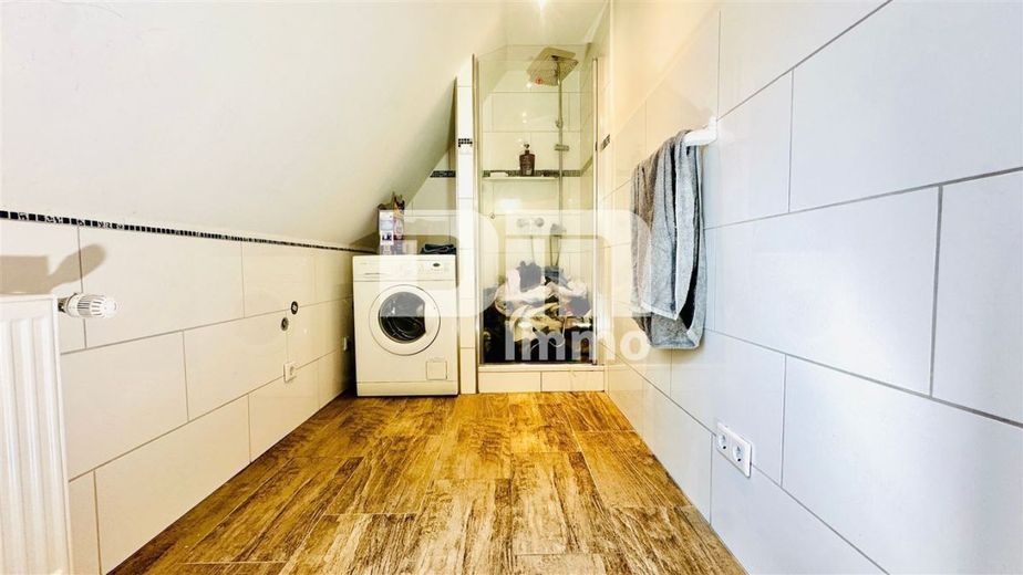 Wohn Gewerbe Ensemble mit 6 neuwertigen Apartments + Restaurant in Traumlage – OG2 Apartment 5 Bad / Dusche