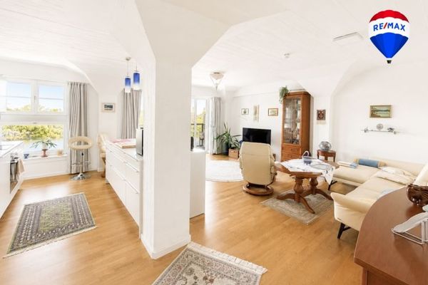Senza commissioni! - Esclusivo appartamento di 4 locali con vista sull’acqua, balcone e garage sotterraneo