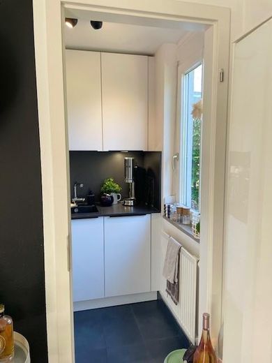 Kompakte Wohlfühlwohnung mit sonnigem Garten (ca. 90 m²) in Untermenzing – Küche