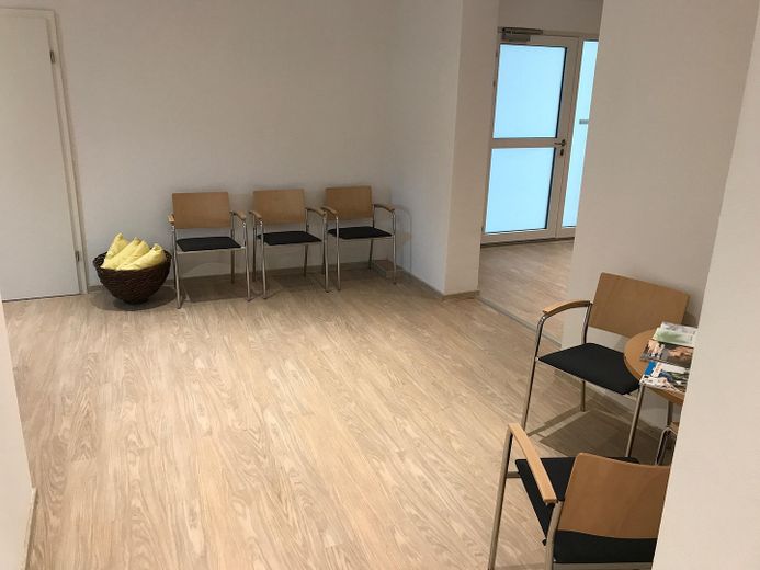 Wspaniała przestronna nieruchomość komercyjna z atrakcyjnymi możliwościami użytkowania w Marktoberdorf – Zdjęcie 11