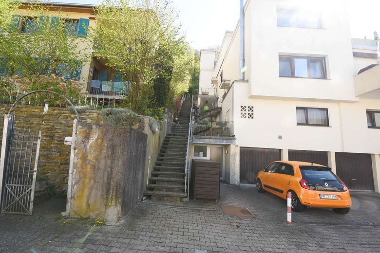 Maisonette-Wohnung mit Großzügigkeit und Komfort - modernes Wohnen auf zwei Ebenen – Außenansicht Aufgang