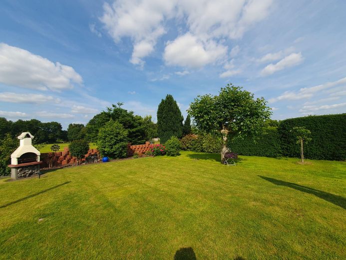 Von Grund auf sanierte Doppelhaushälfte mit herrlichem Atelier und schön angelegtem Garten – Garten