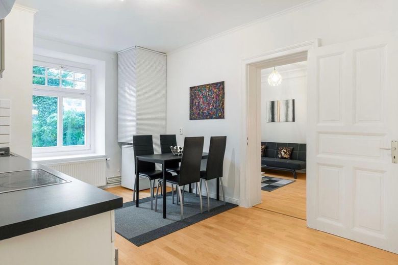 Directement à l’UKE : appartement ancien de 2 pièces avec cuisine-séjour – colocation à 2, investissement, résidence personnelle à Eppendorf – Wohnküche