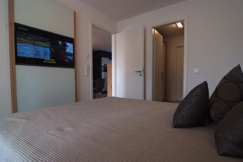 Sehr gepflegtes und hochwertig möbliertes Penthouse – provisionsfrei -  Dachgarten, Tiefgarage – Schlafzimmer