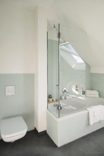 Vivienda moderna con apariencia histórica - Piso en propiedad completamente renovado - directamente del propietario – Bad_2  - Deko virtuell
