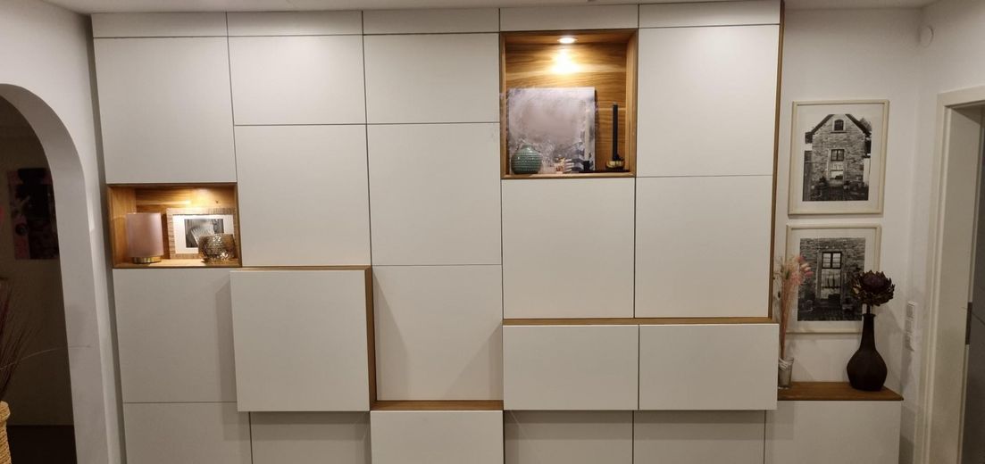 Casa unifamiliar independiente con apartamento independiente – Einbauschrank im Flur