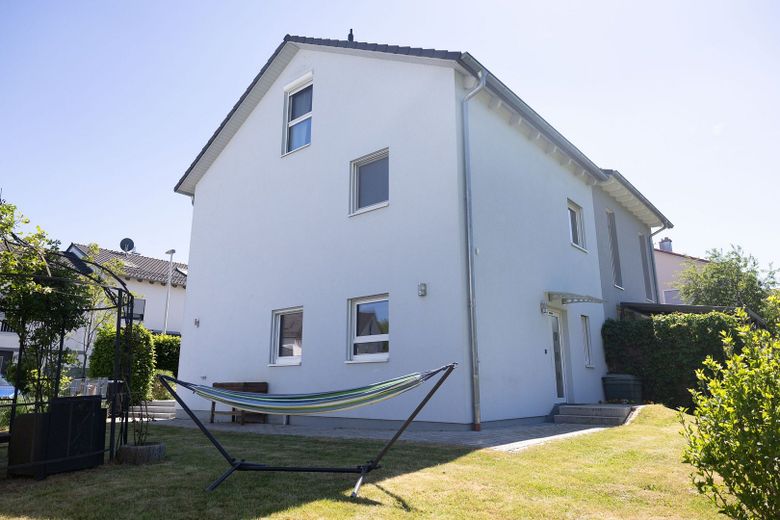 ++ Provisionsfrei ++ Doppelhaushälfte mit traumhaftem Ausblick in Weichs – Aussenansicht