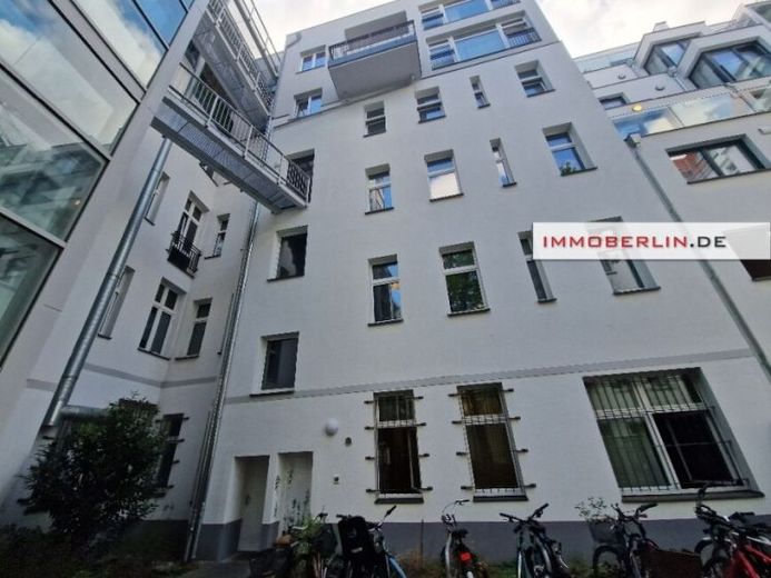 IMMOBERLIN.DE - Ersteinzug nach Sanierung: Sehr charmante Altbauwohnung mit Südbalkon & Lift – Foto 1