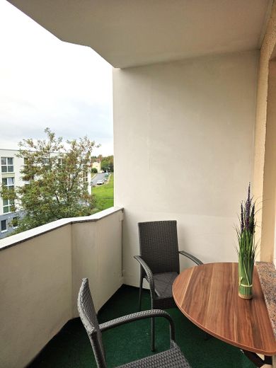 2-pokojowe mieszkanie z balkonem w Miśni, sprzedaż bez prowizji – Balkon mit Sitzecke 2