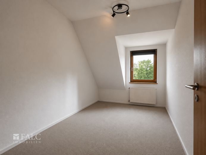 **Vermietetes Reihenmittelhaus**- FALC IMMOBILIEN – Zimmer