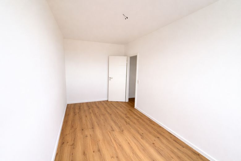 Kernsanierte 3-Zimmer-Wohnung mit moderner Einbauküche in zentraler Lage – Kinderzimmer