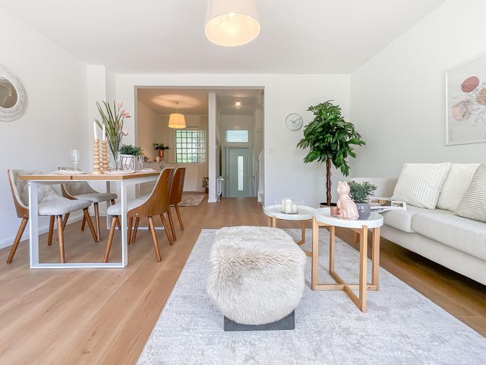 Familienfreundliches Wohnen mit Garten, Terrasse und viel Platz – Foto 1
