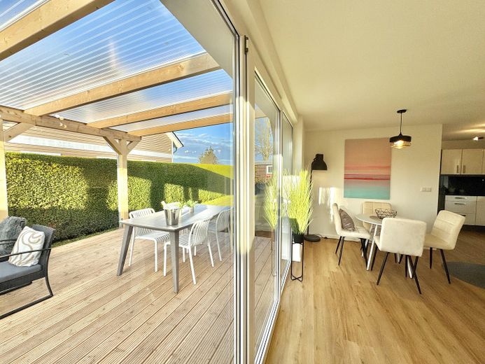 Terrasse und Essbereich