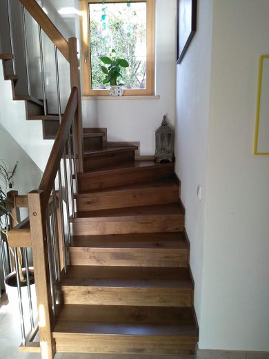 Holztreppe ins OG