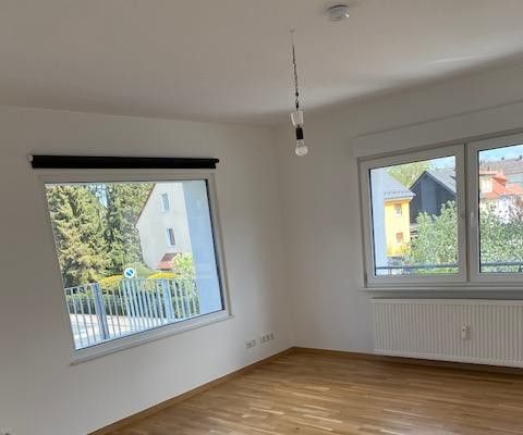 Appartement de 3 pièces spacieux et modernisé avec un haut niveau de qualité, avec 2 balcons, cuisine équipée et garage