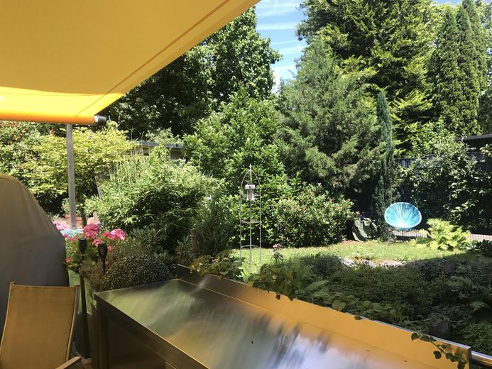 Unter dem Sonnensegel