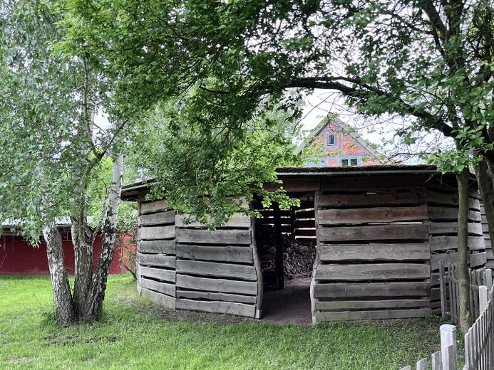21 Hektar Paradies – Häuser, edle Nebengebäude, Acker, Wiesen, Wald und Wasser – Foto 21